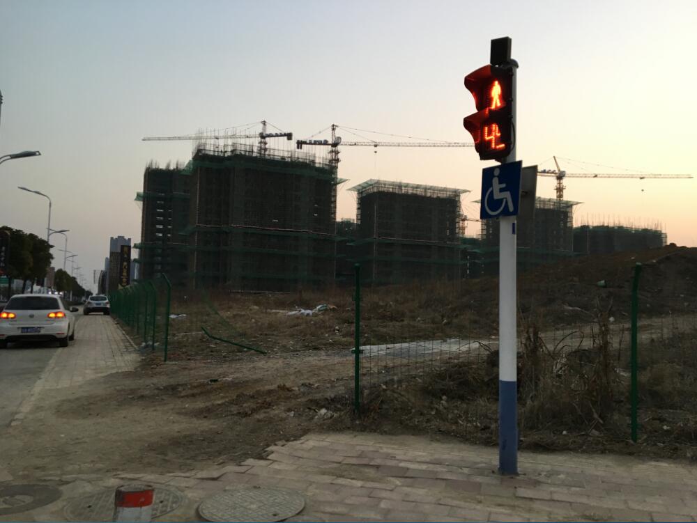 �Ϸ��гɶ�·�c����·�������Ͻ�33325.92ƽ����סլ�õ؇�������ʹ�Ù�(qu��n)�M��׌�r���u��